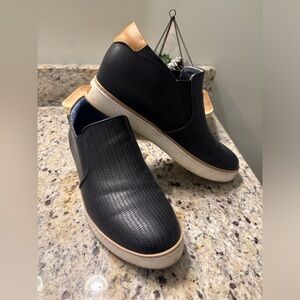 Stylish Black and Tan DrScholls time off womens slip on wedge sneaker